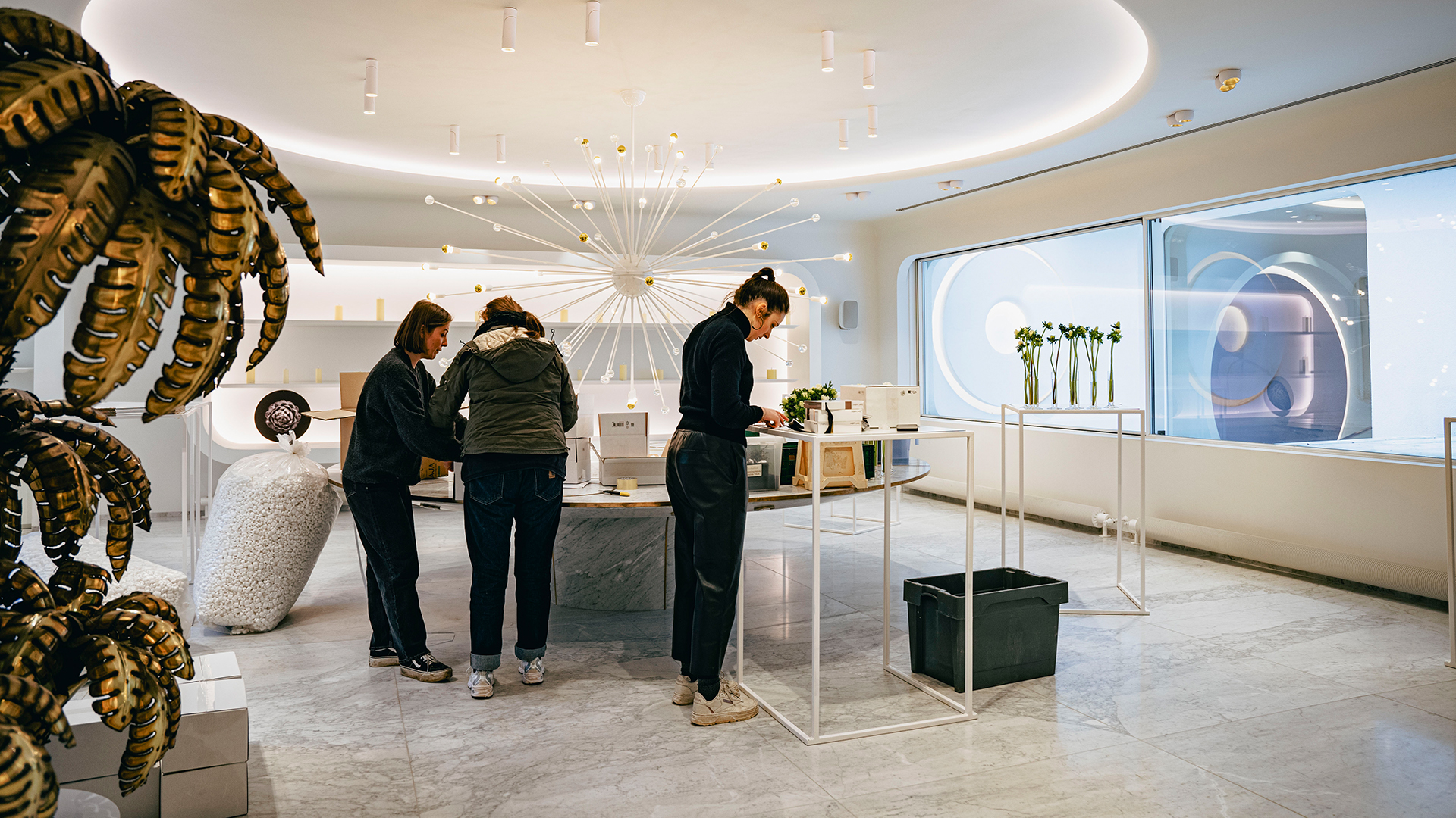 Chou et Tournesol Worshop Newsroom set up team view